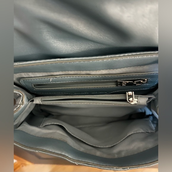 Badgley Mischka Handbag Quilted Light Blue Vegan Leather Chain Strap - Picture 5 of 10